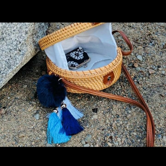 Handwoven Ratten Bag - Picture 6 of 8